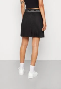 Lacoste Plooirok - Black -Lacoste db9768a783c14b81bc2ea161a1b7e6c4