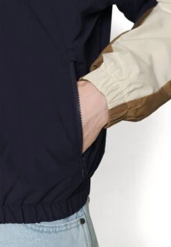 Lacoste Windjack - Abysm/Cookie Lapland -Lacoste ded1b81303a14753af222518caee1d8b