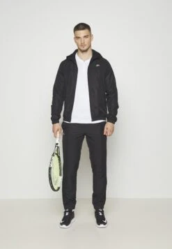 Lacoste Sport Tracksuit Hodded - Trainingspak - Black 21 Lacoste Sport Tracksuit Hodded - Trainingspak - Black -Lacoste df4d0cbfe8c74ee8b95b5ccc11e39949