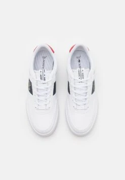 Lacoste Court-Master- Sneakers Laag - White/Navy/Red 9 Lacoste Court-Master- Sneakers Laag - White/Navy/Red -Lacoste e0ee6ea66ad34f2d831bee4067571c17