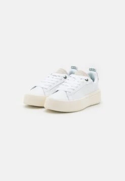 Lacoste Carnaby Plat - Sneakers Laag - Off White -Lacoste f0c53f0ba8ab46f6a93b54653557d72e