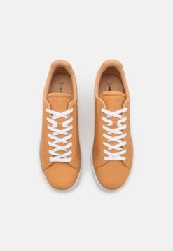 Lacoste Carnaby Pro - Sneakers Laag - Tan/White -Lacoste f15b551635fa4a6f9dd5566f8b2cbff6