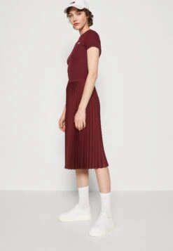 Lacoste A-Lijn Rok - Bordeaux 9 Lacoste A-Lijn Rok - Bordeaux -Lacoste ff0c5e74442c4145b91083d8033eb798